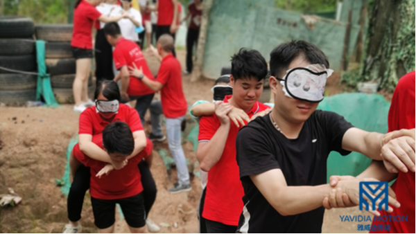 賣上銀導軌的小女孩帶您走進雅威達傳動團建